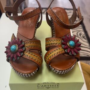 L'ATISTE Brown Sandals with Floral Accents Size 37